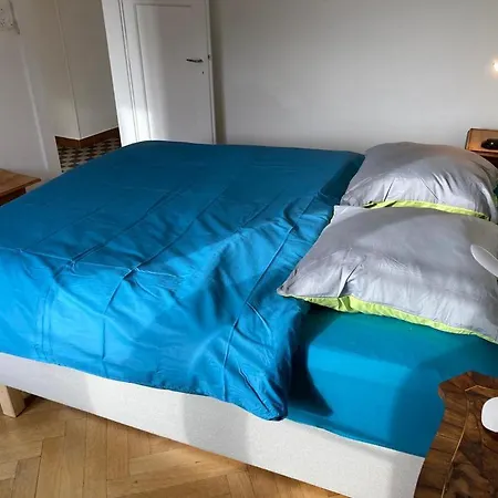 Joli 2 Pieces Dernier Etage, Centre *