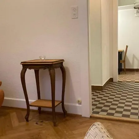 Joli 2 Pieces Dernier Etage, Centre Apartment