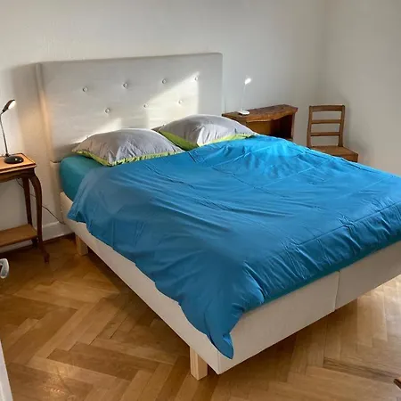 Joli 2 Pieces Dernier Etage, Centre Apartment *